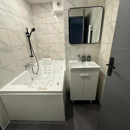 Jaccuzzi A 2 Min Davignon Apartment